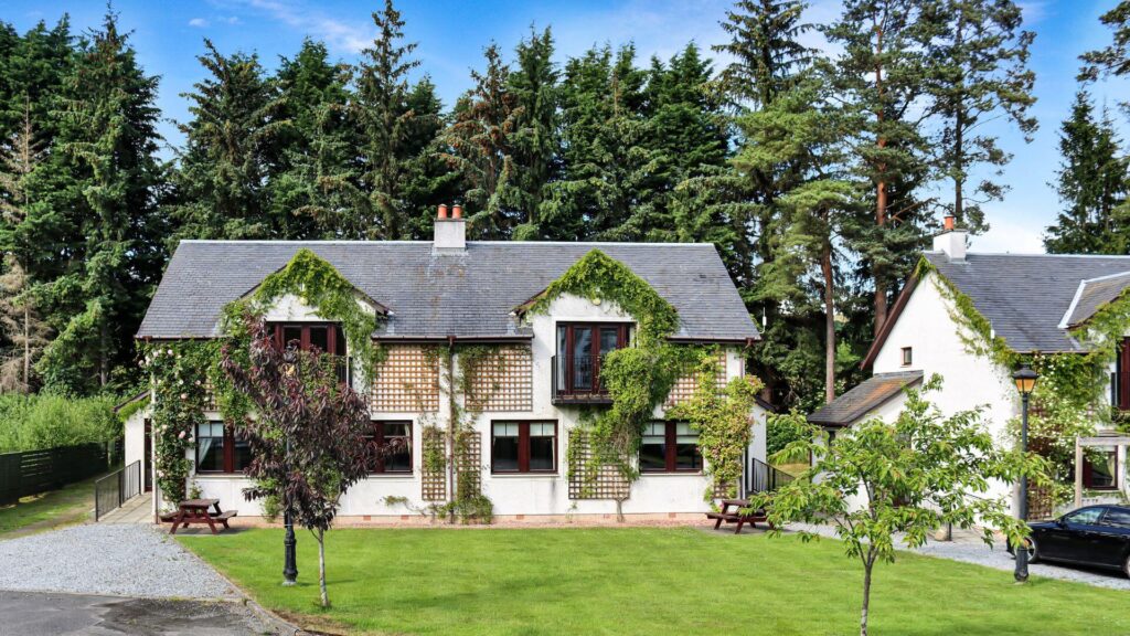 Exterior Lodges Atholl Palace