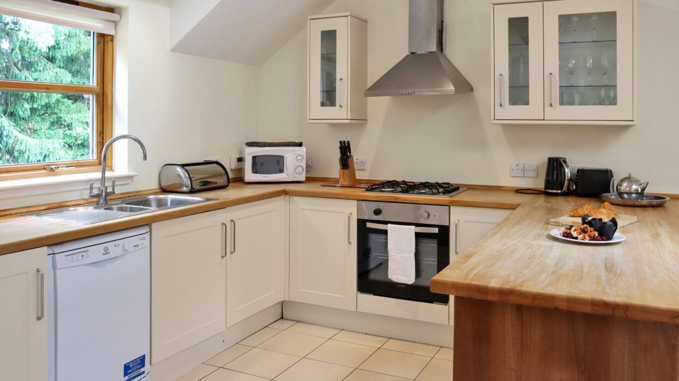 APH Lodge 710 kitchen image 1