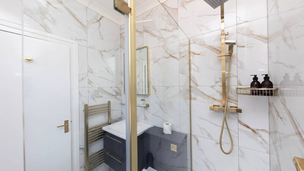 APH Lodges Highways House Bathroom 2