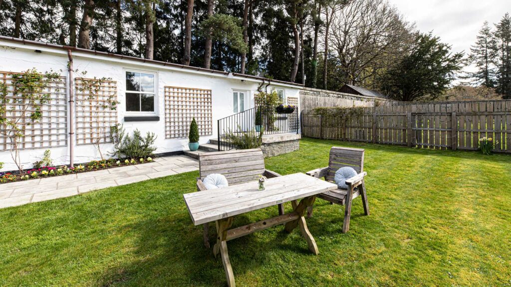 Cottage-Sweet-Pea-Garden-APH Barbara Smok