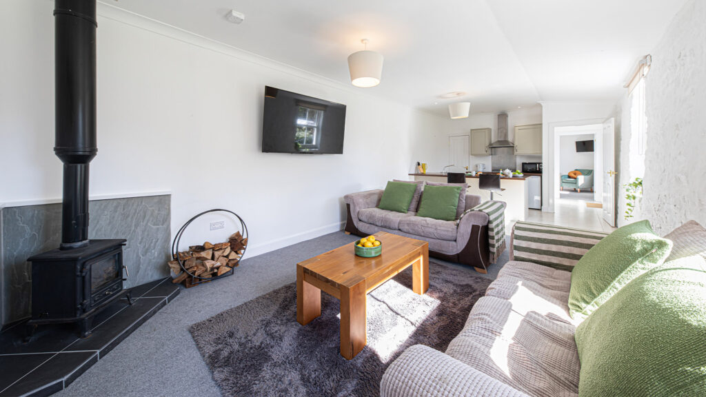 Cottage-Sweet-Pea-Living-Area-APH Barbara Smok